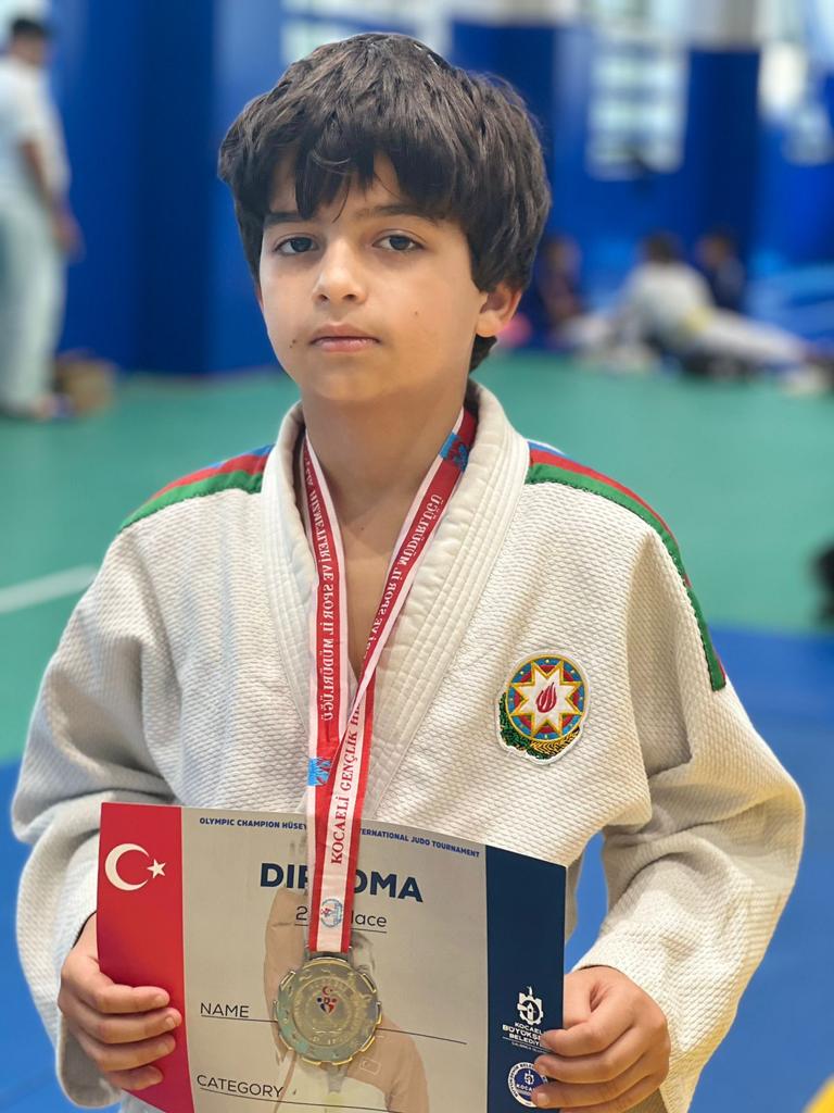 img/posts/judo-club-2012nin-yetirmeleri-turkiyeden-16-medalla-qayidiblar-2022-10-04-210307/11.jpg